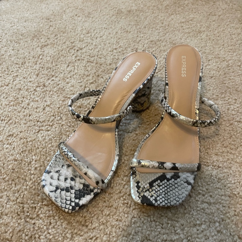Express Double Strap Sandal - Picture 5 of 9